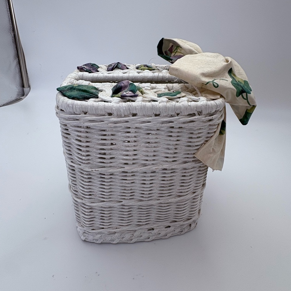 Vintage White Wicker Tissue Box with Paper Mache Decorative Bow - Picture 10 of 16